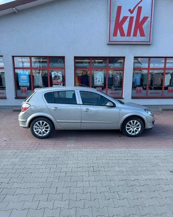 Opel Astra cena 13900 przebieg: 148730, rok produkcji 2006 z Tarnobrzeg małe 56